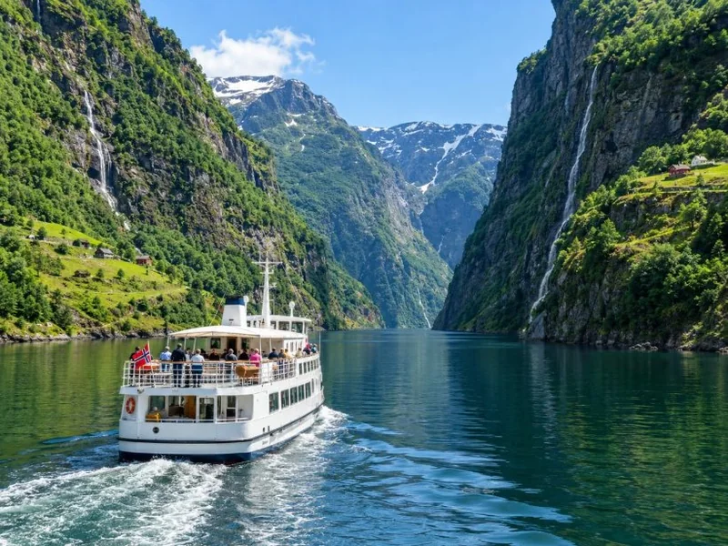 Classic Fjord Cruise on the Nærøyfjord from Flåm