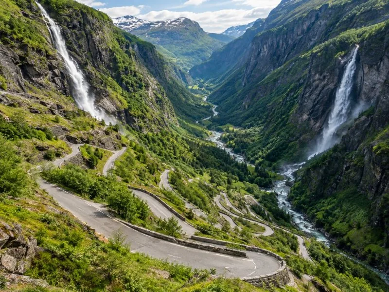 Flåm Grand Tour: Waterfalls, Stalheim Road & Gudvangen